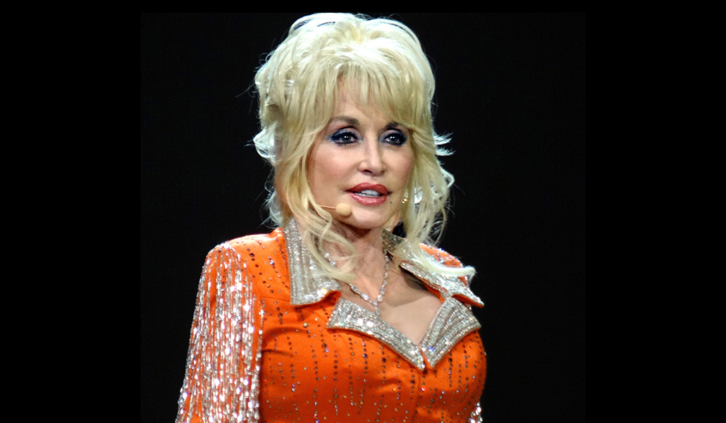 Dolly Parton en la gira «Blue Smoke World Tour» en Knoxville, el 28 de mayo de 2014.
