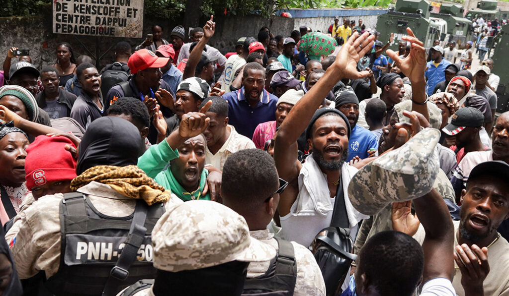 Residentes protestan contra la inseguridad en Kenscoff, Haití —en las afueras de Puerto Príncipe—, el 24 de agosto de 2026.
