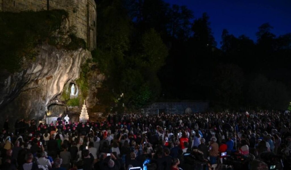 Miles de fieles han acompañado la plegaria del Pontífice. Foto: Vatican Media.