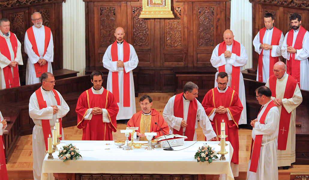 Un momento de la celebración de la Eucaristía en la capilla del seminario.