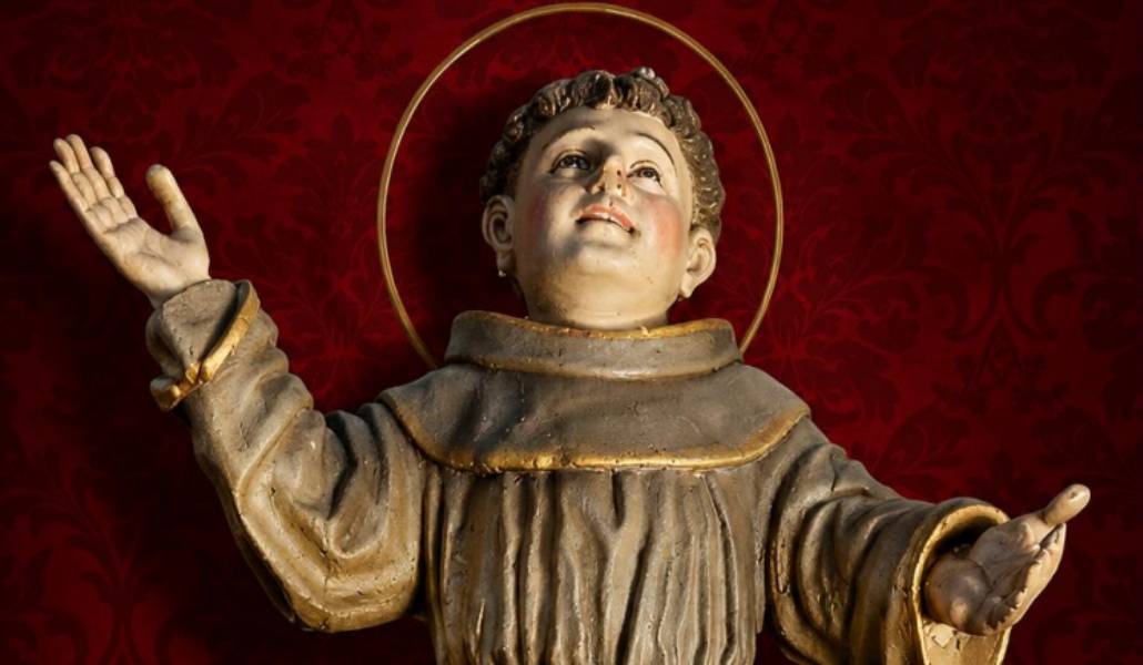 Escultura con la imagen de fray Juan de Navarrete.