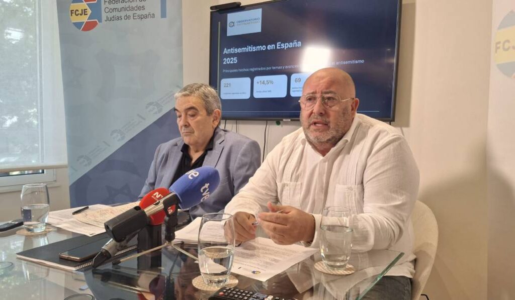 Obadía e Ibarra durante la presentación del informe. Foto: FCJE.