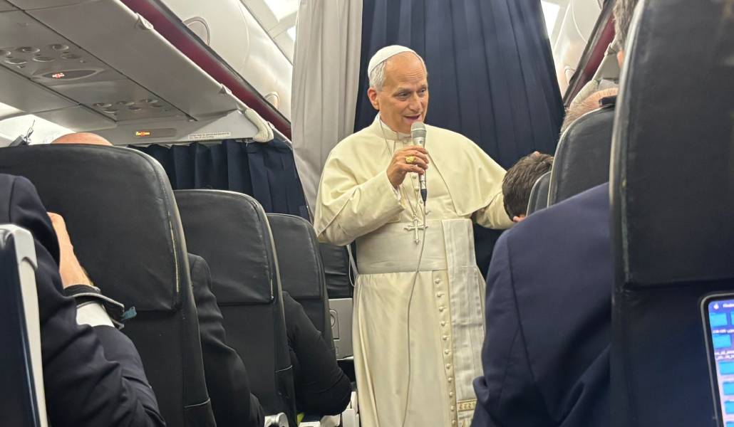 El Papa durante la rueda de prensa en el avión. Foto: Eva Fernández.