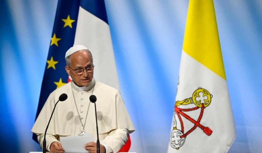 León XIV durante la lectura de su discurso.