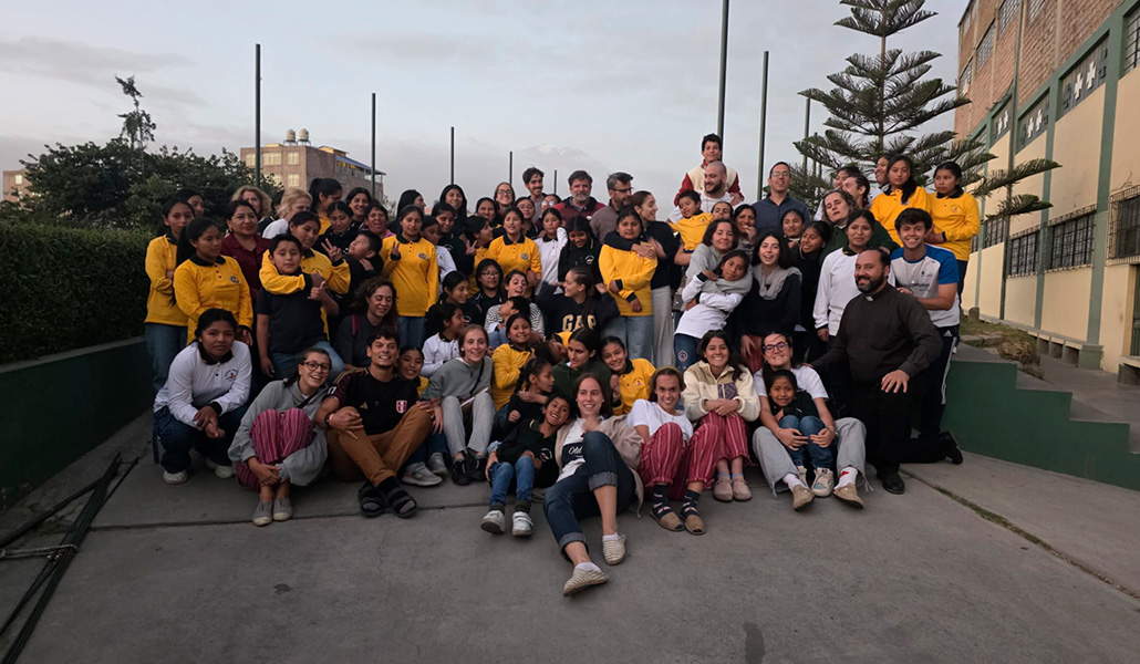 Los jóvenes en la experiencia misionera de este año en Perú.