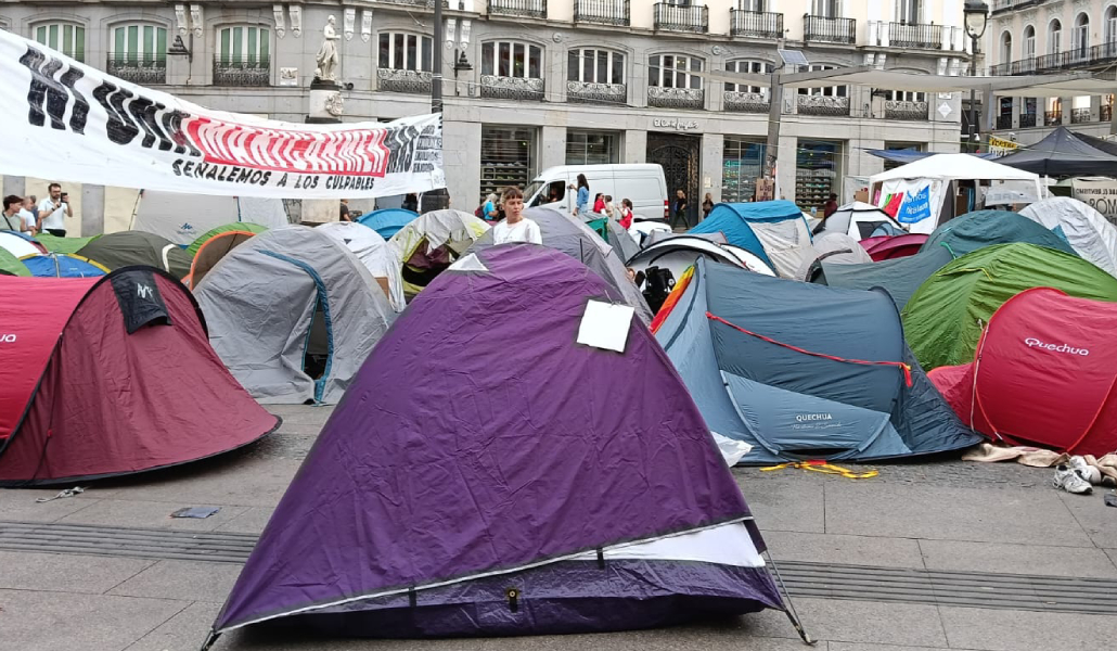 Acampada en Sol para protestar por la situación de la vivienda en España