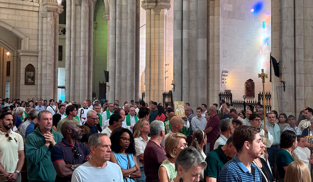Además de las convocatorias en cada comunidad, los fieles estaban llamados a empezar juntos el curso en la catedral.