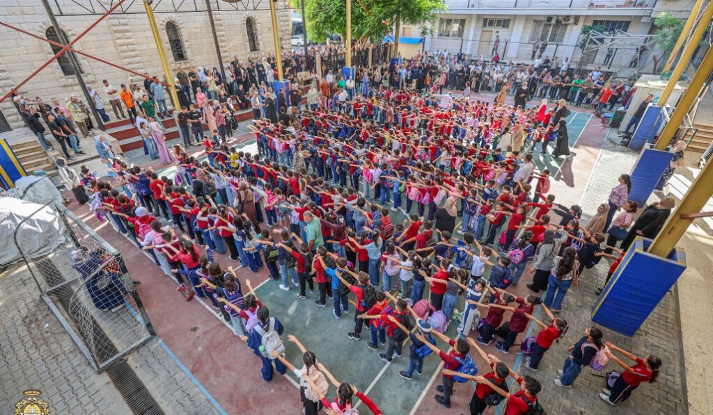El patio del centro, lleno de niños. Foto: PLJ. 