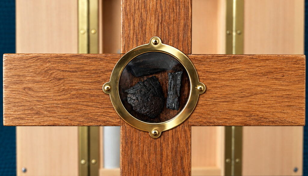 Detalle de la cruz que ha recibido el Papa. Foto: Diócesis de Getafe.