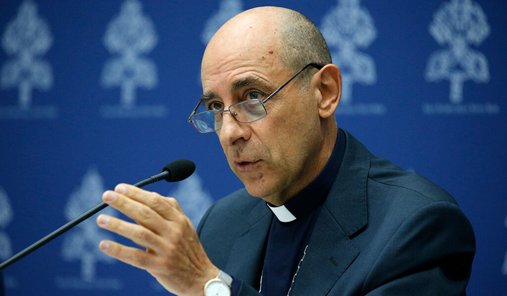 El cardenal Víctor Manuel Fernández, prefecto del Dicasterio para la Doctrina de la Fe, elaboró una nota sobre falso misticismo y abuso espiritual para el Papa Francisco. Foto: CNS.
