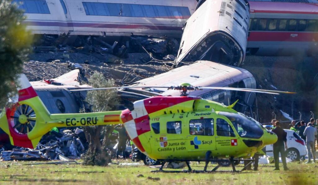 Dos trenes de alta velocidad han colisionado a primera hora de este miércoles a la altura de la estación de Urda (Toledo). Foto: EFE/Ismael Herrero.