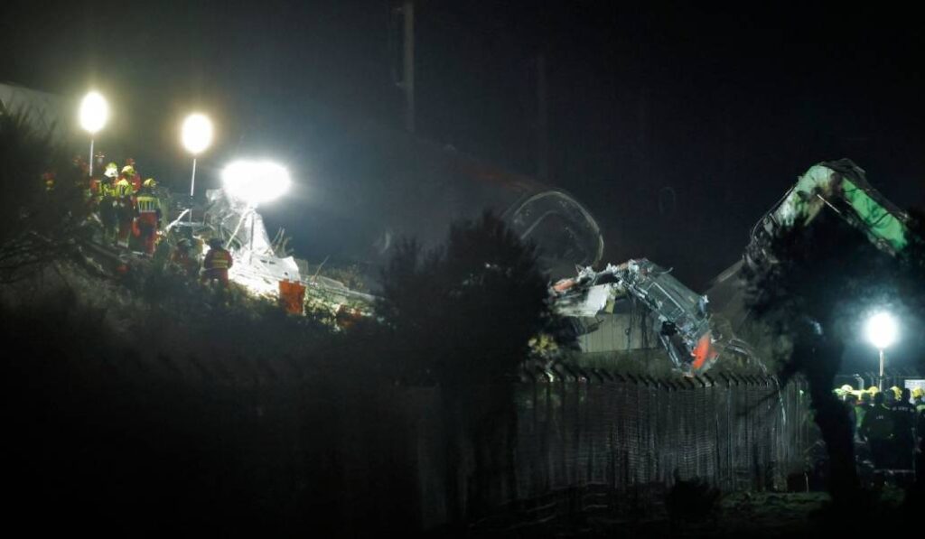 Labores de rescate tras el accidente.