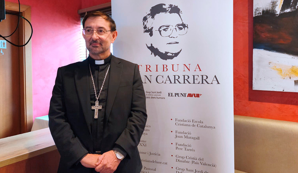 José Cobo frente a un desplegable de la Tribuna Joan Carrera.