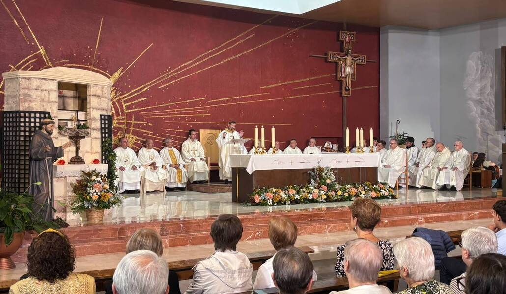 El cardenal ha presidido la Eucaristía por los 800 años de la muerte de san Francisco. Foto: Luis Miguel Modino