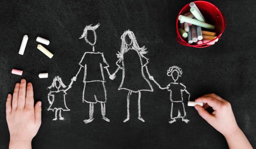 Las familias demandan desde hace años un pacto de Estado educativo. Foto: Magnific.