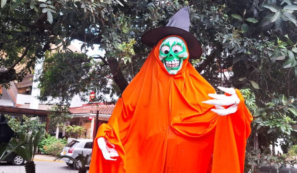 Decoración de Halloween en Nairobi (Kenia). Foto: Queen Asali / Wikicommons.