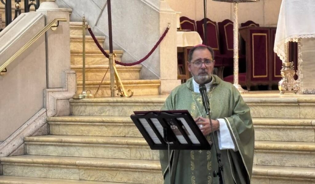 El obispo auxiliar durante la celebración. Foto: Luis Miguel Modino.