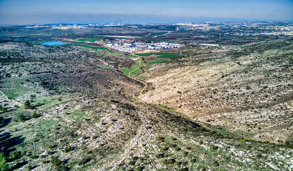 Vista del asentamiento de Mevo Horon.