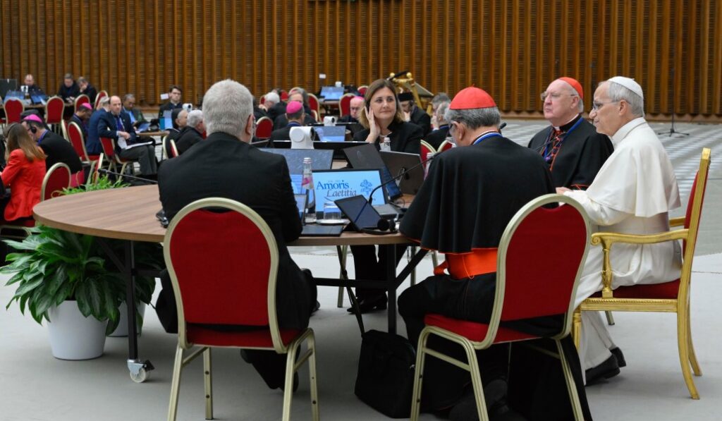 El Papa tras la apertura del encuentro, el 7 de octubre. Foto: OSV News / Vatican Media / Simone Risoluti.