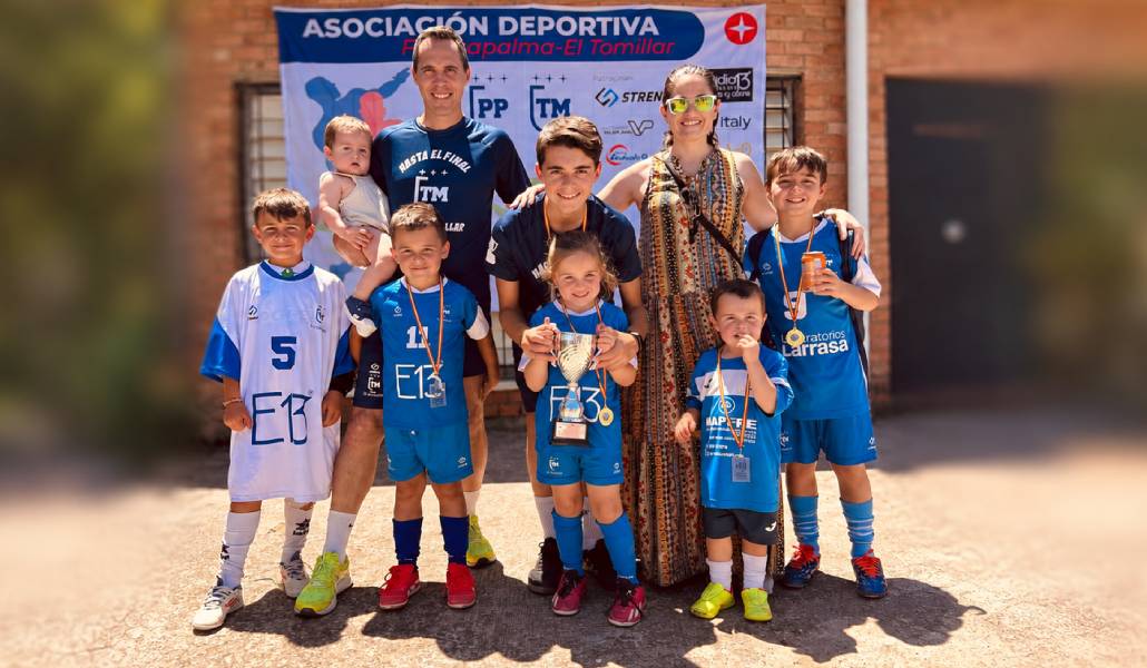 Pedro Román, con su familia. Foto cedida por Pedro Román.