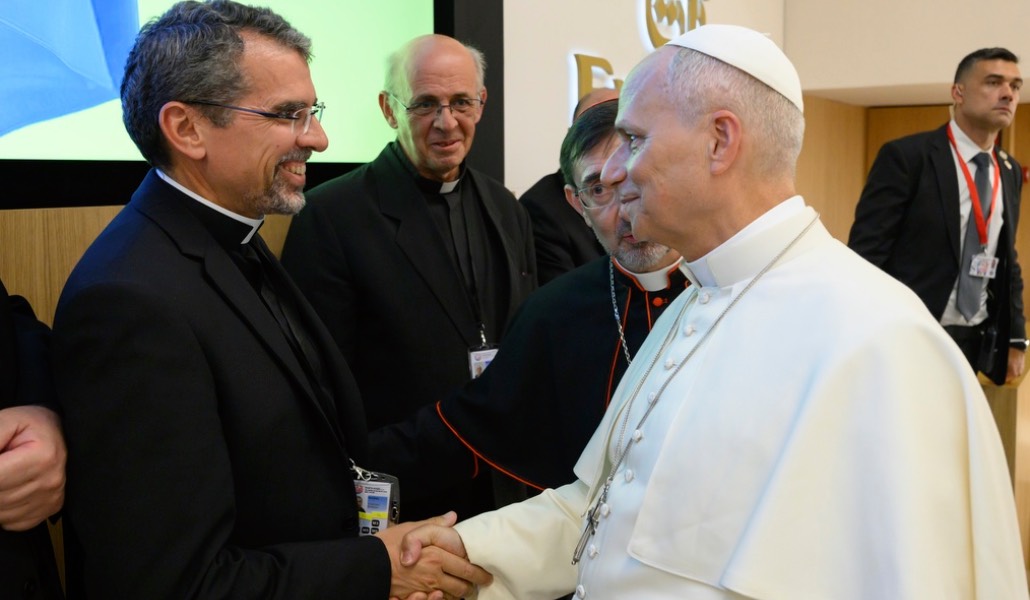 Martínez Esteban con el Papa León XIV durante su visita a Madrid. Foto: Archimadrid.